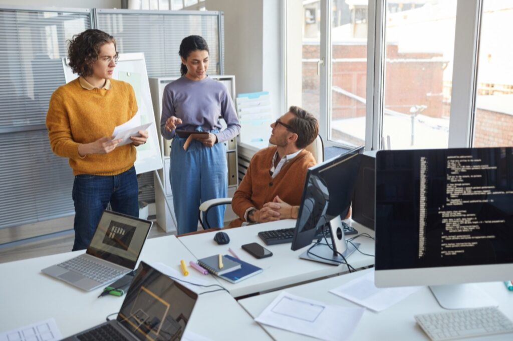 Praca jako programista B2B przy projektach Microsoft Dynamics 365 Business Central niesie ze sobą wiele wyzwań i odpowiedzialności